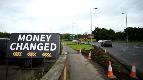 Reuters A sign at the Irish border that reads: 'Money changed'