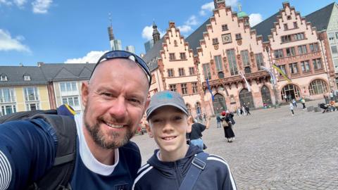 Iain and his son Alek in font of Frankfurt city hall