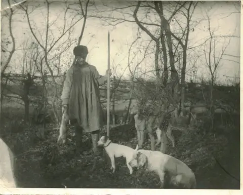 Friends of Thetford Forest A warrener with his catch