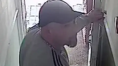 Met Police Double rape suspect