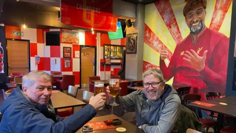 Fans in Liverpool's Jurgen's bar