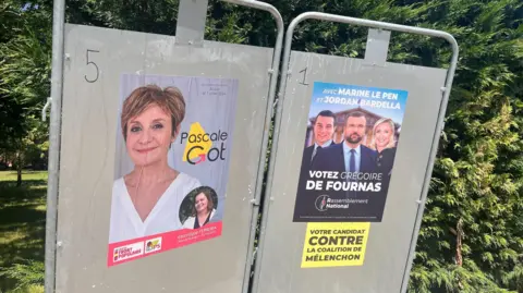 Ido Vock/BBC-campagneposters in Bordeaux 