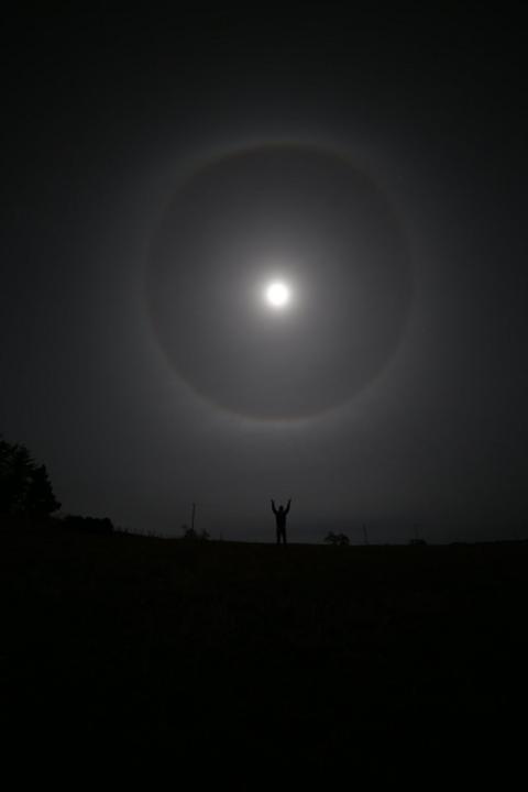 What Is The Ring Of Light Around The Moon