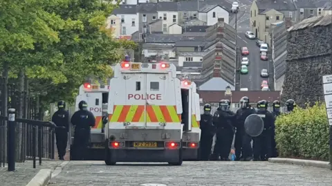 Linhas policiais em Londonderry