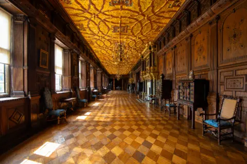 Hatfield House Hatfield House - The Long Gallery