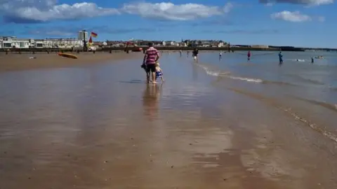 Ian S/Geograph South beach Bridlington 