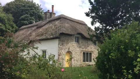 Damien Black Thatched cottage in Merthyr Tydfil