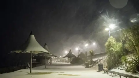 Mart Gibson Snow has caused havoc over many parts of south Wales with the worst was forecast for Thursday into Friday morning. This was the scene at Barry Island