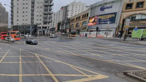 Google Yellow road boxes between Dumfies Place and Newport Road