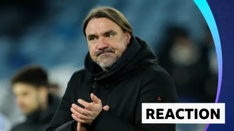 Daniel Farke claps the Leeds fans