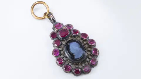 The Cromwell Museum Ruby studded jewel probably owned by Elizabeth Cromwell