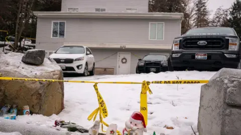 Getty Images Una casa donde cuatro estudiantes fueron asesinados es acordonado