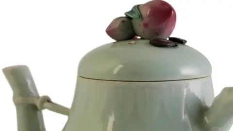 Duke's Auctions Teapot