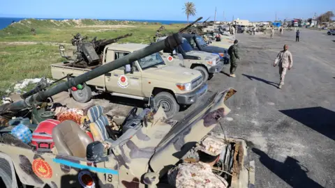 Reuters Militias from Misrata defend the outskirts of Tripoli, 6 April
