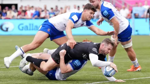 Saracens centre Elliot Daly scores a try against Bath