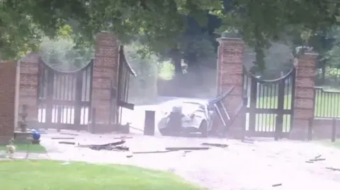 Car crash into Chequers' gates