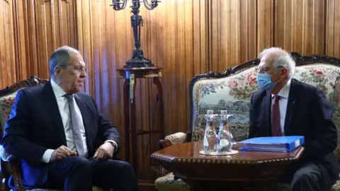 EPA/RUSSIAN FOREIGN AFFAIRS MINISTRY HANDOUT Russian Foreign Minister Sergei Lavrov (L) and High Representative of the EU for Foreign Affairs and Security Policy, Josep Borrell