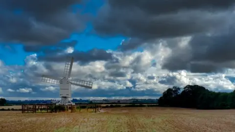 Cliff Kinch The windmill at Bloxham Grove