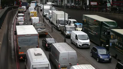 DANIEL LEAL-OLIVAS/AFP/Getty Images London traffic