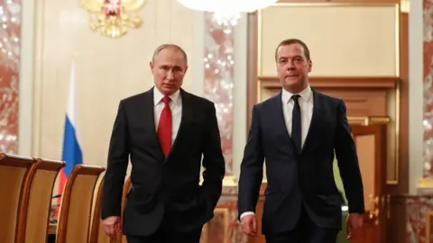 EPA Russian President Vladimir Putin (L) and PM Dmitry Medvedev walking before a meeting with cabinet members