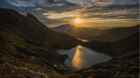 SIMON KITCHIN Snowdon dawn by Simon Kitchin