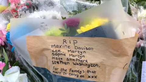 Tribute note on flowers