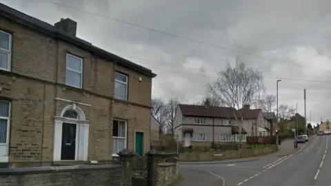 Google Deighton Road and Browning Road in Huddersfield