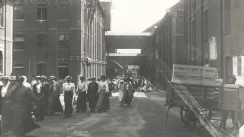 Unilever Leaving off time at Carrow in about 1910