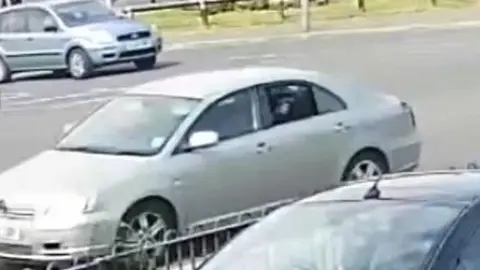 Lancashire Police Vehicle showing someone point a gun out the back window