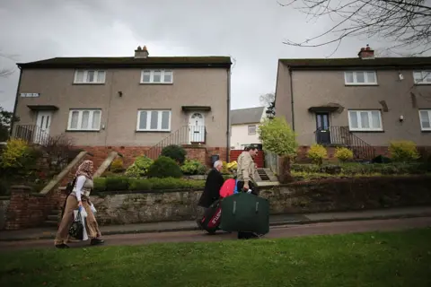 Getty Images Photo of Syrian refugees arrive in the Isle of Bute in December 2015