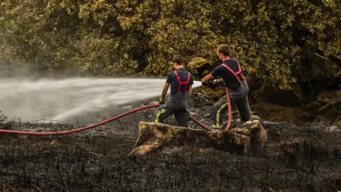 Tom Hodgson Photography  tomhodgson.co.uk Firefighters at Bamford Edge