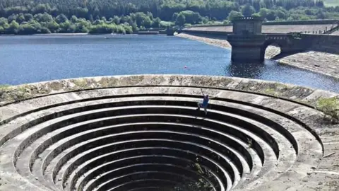 Jo Workman  Andy Tingle on the Ladybower Reservoir plug hole