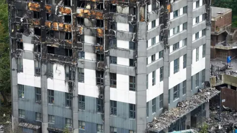 AFP Close up of the charred remains of Grenfell Tower after the blaze