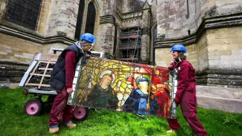 Finnbarr Webster A section of Angeli Ministrantes being lifted down from the scaffold