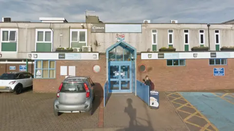 Google Kimberley Sports Centre and Swimming Pool