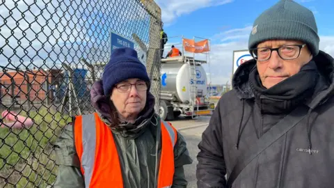 Protesters Christine and Steve at the Purfleet site