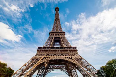 Teen who broke his back sledging set to climb Eiffel Tower