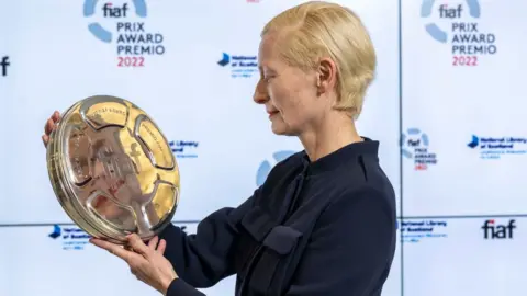 Neil Hanna Tilda Swinton with the award