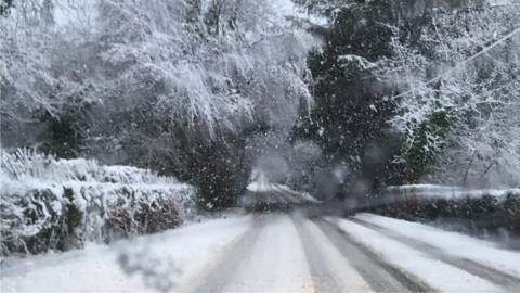 Storm Doris closes roads and schools across Scotland - BBC News