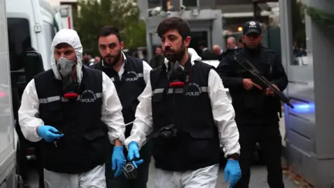 EPA Turkish police investigators arrive at the residence of the Saudi consul in Istanbul (17 October 2018)