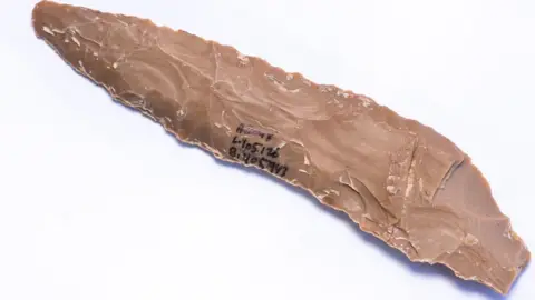 Israel Antiquities Authority Flint knife