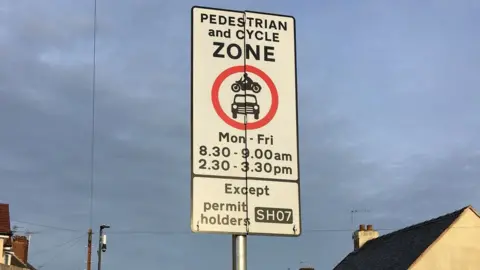 LDRS Warning sign near school