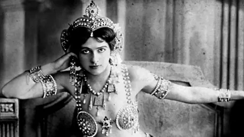 Bibliothèque nationale de France Portrait of Mata Hari, by Reutlinger photo studio in Paris