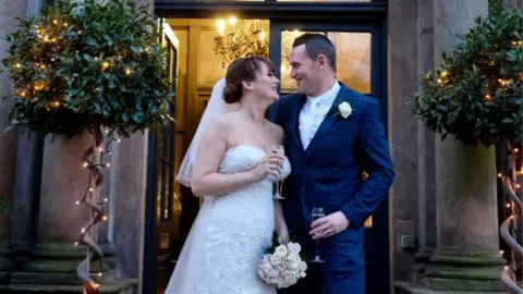 Ben Jamieson photography Craig and Kirsty Williams outside the White Hart Hotel