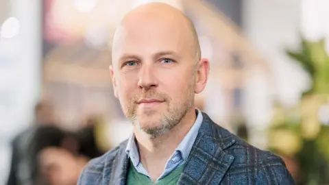 Aquinos Benjamin Marien, director Aquinos