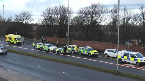 Yappapp West Yorkshire Police at road closure