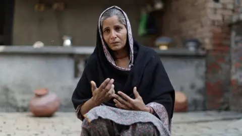 Shubham Koul/BBC Baljinder Kaur's 24-year-old son died of a heart attack