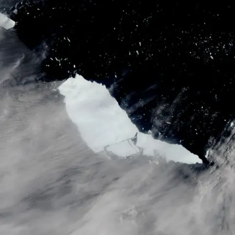 NASA/MODIS/AQUA 23 December: Nasa's Aqua satellite views the break-up of "the pointing hand"