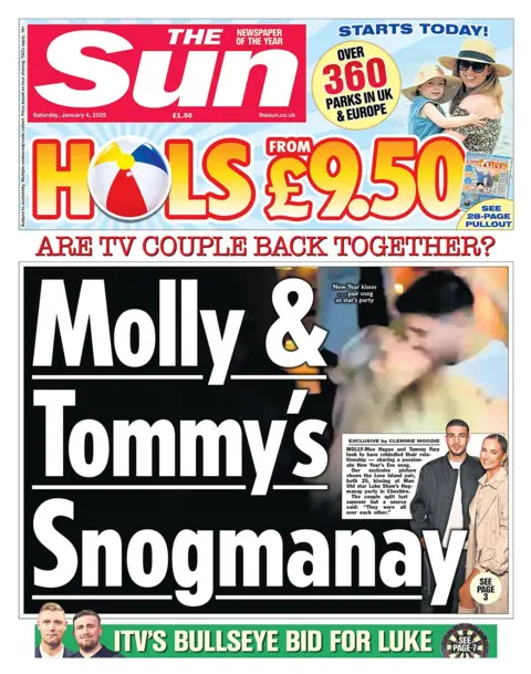 Judul utama di Sun berbunyi: "Snogmanay Molly dan Rommy"