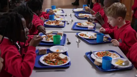 School pupils eating lunch